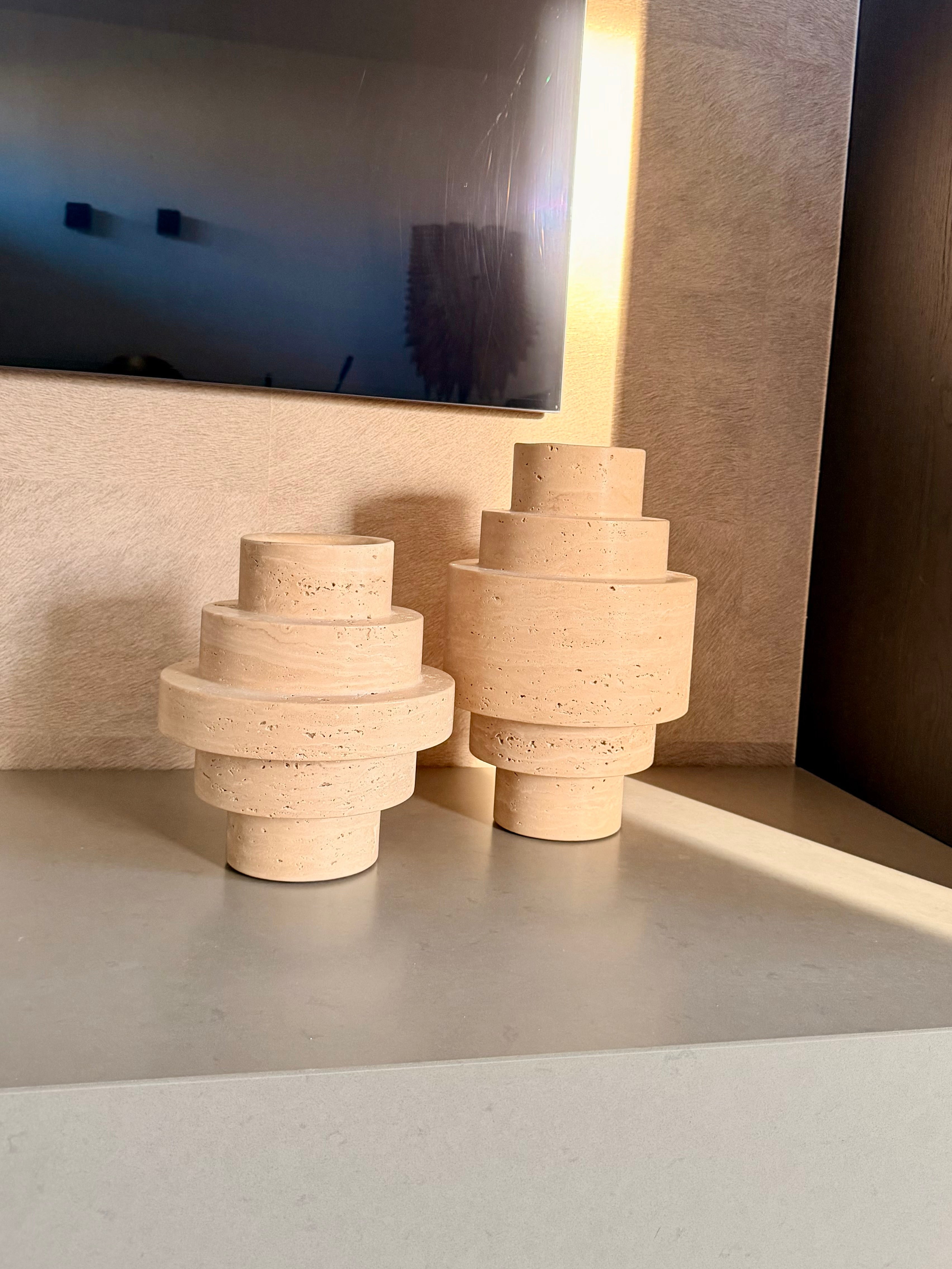 Agano Vaas L | Travertine