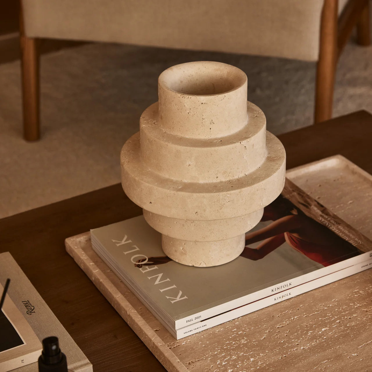 Agano Vaas M | Travertine