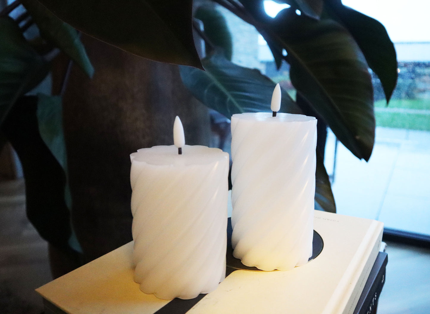 Swirl LED candle S | White