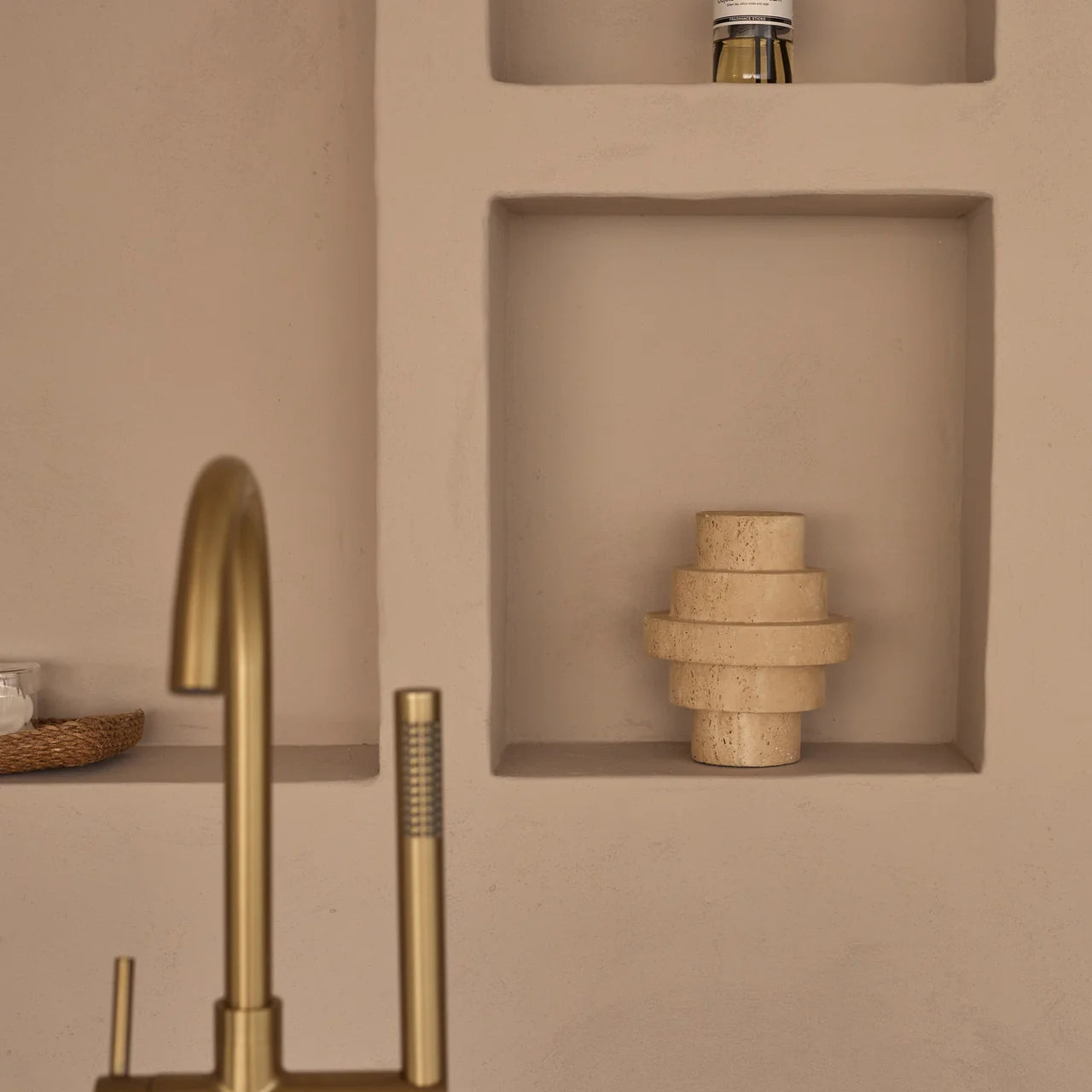 Agano Vaas M | Travertine